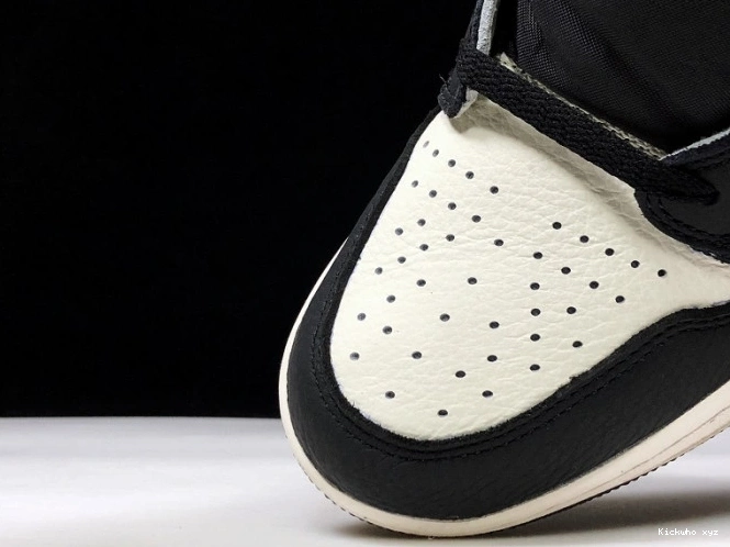 - Star 555088 'A High 015 OG Retro Air Is Born' Jordan 1 0530